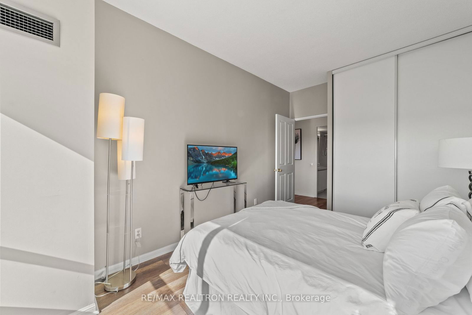 110 Promenade Circ, unit 1608 for sale