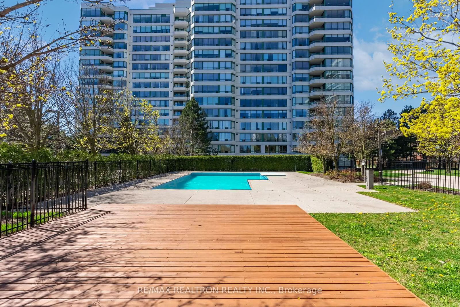 110 Promenade Circ, unit 1608 for sale