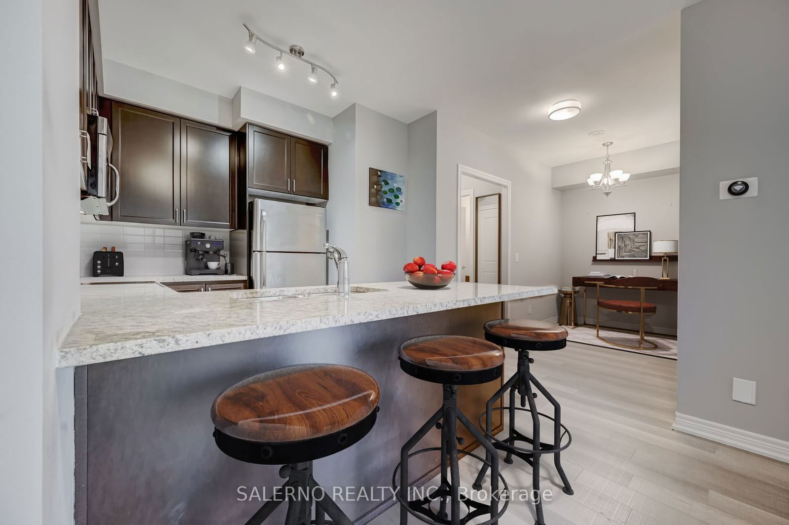 9255 Jane St, unit 915 for sale