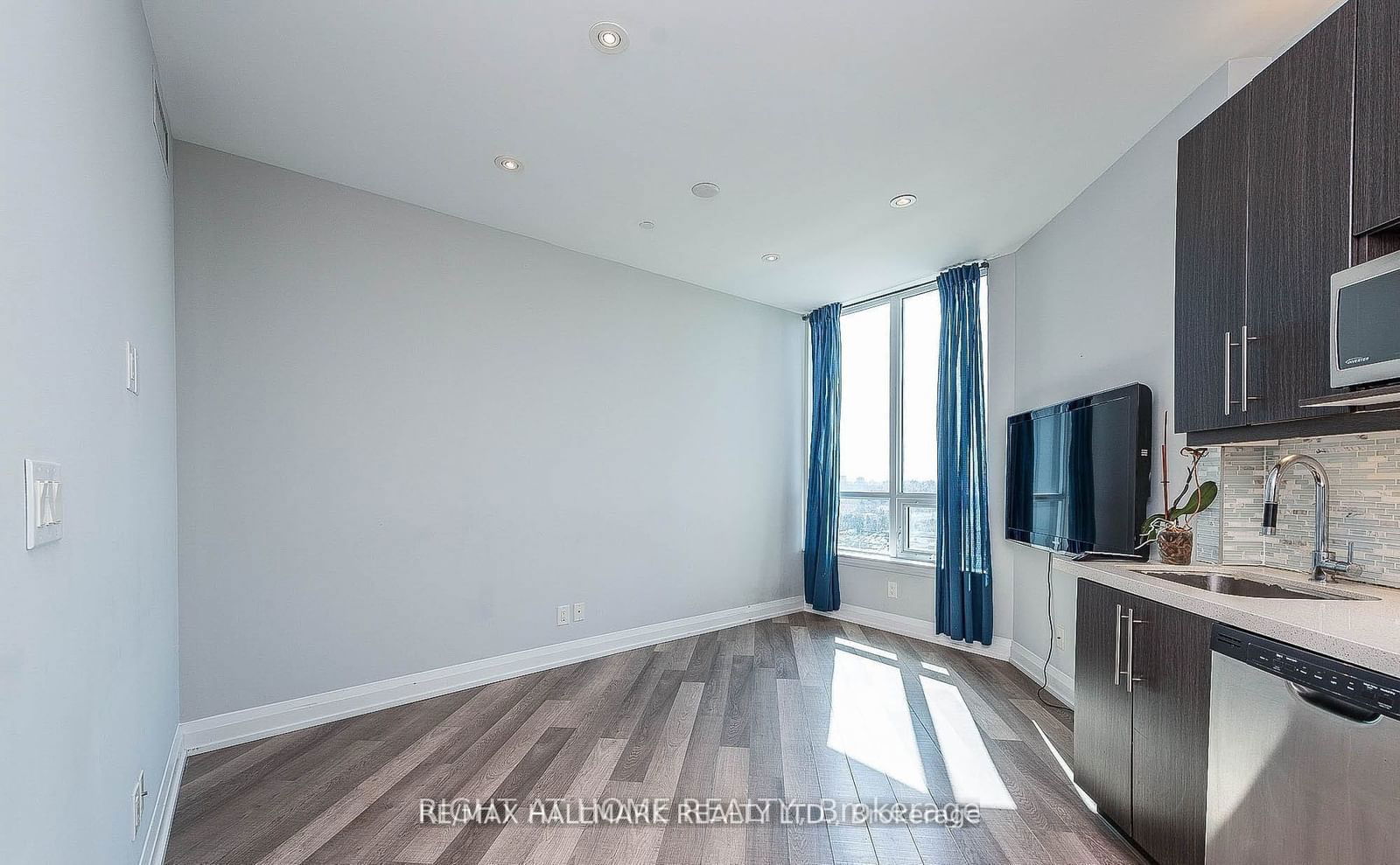 7171 Yonge St, unit 911 for rent