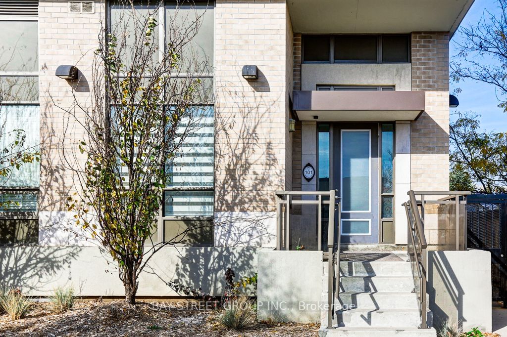 540 Bur Oak Ave, unit 101 for sale