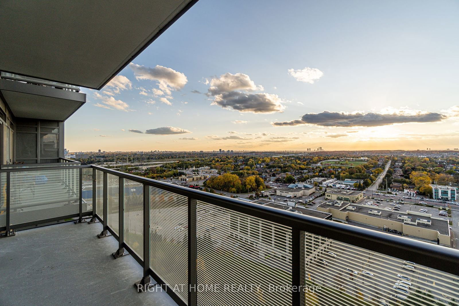 65 Oneida Cres, unit LPH06 for sale