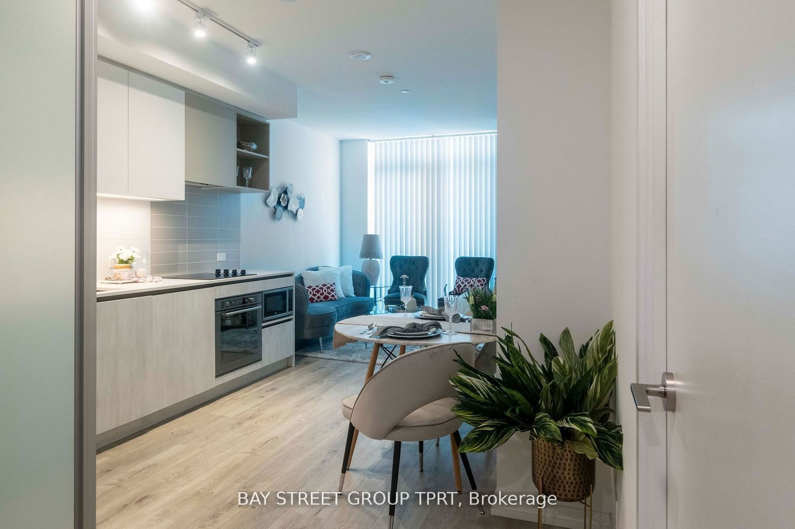 7890 Jane St, unit 703 for rent