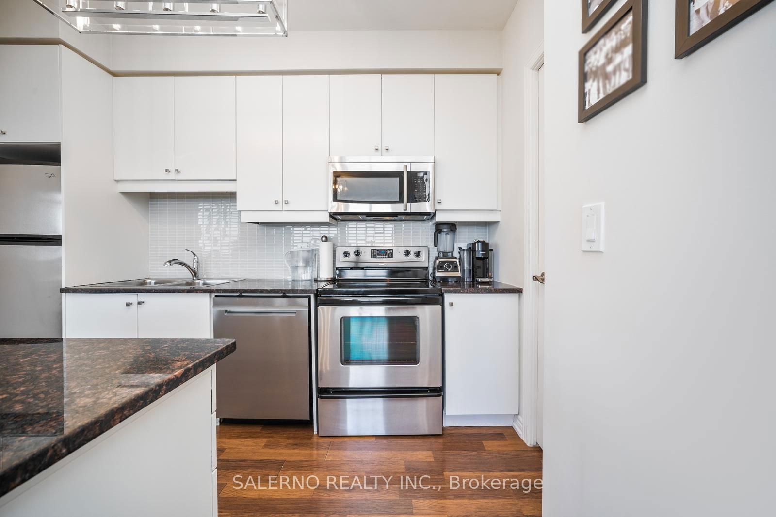 9225 Jane St, unit 1105 for sale