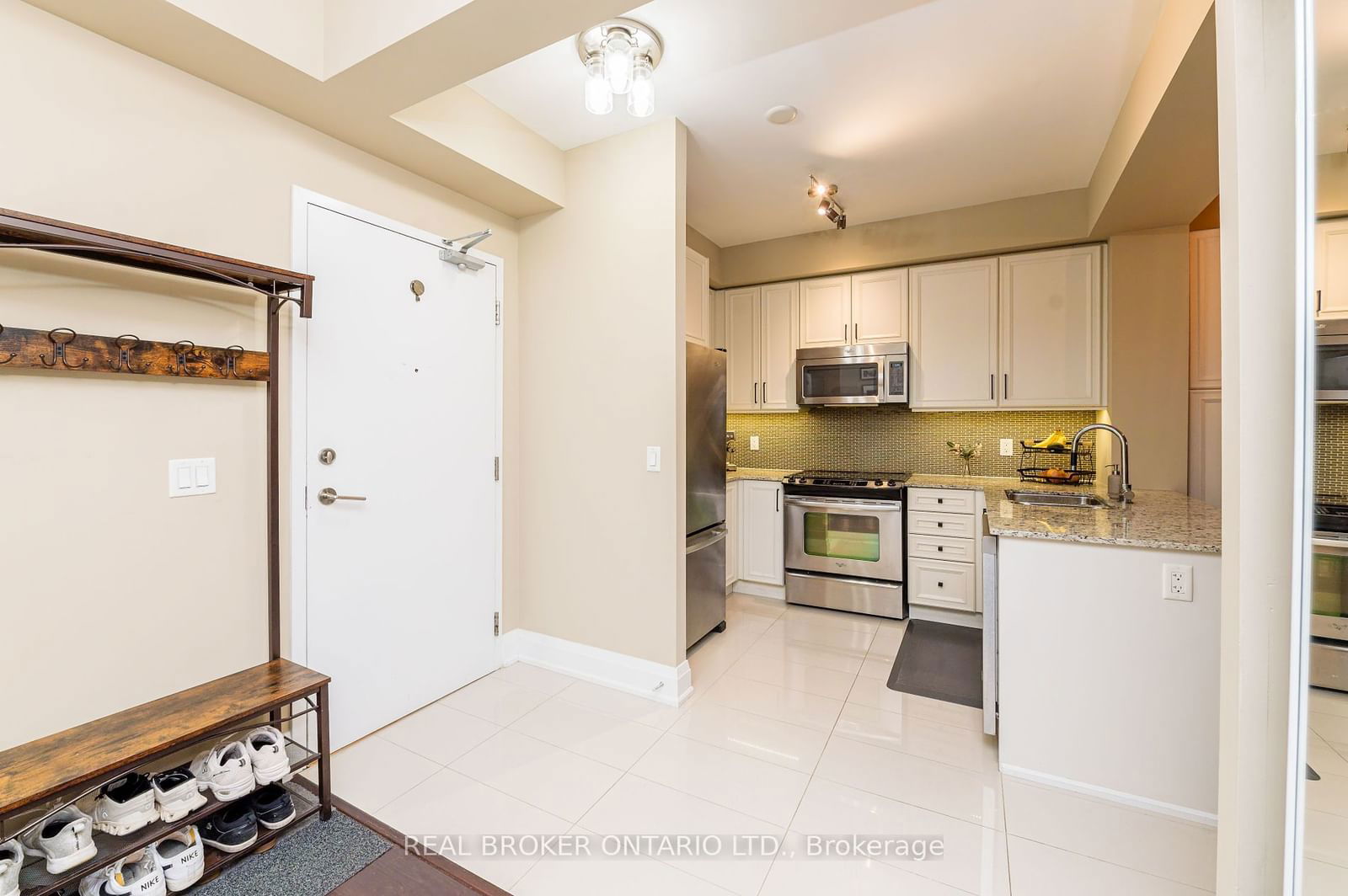 8302 Islington Ave, unit 404 for sale