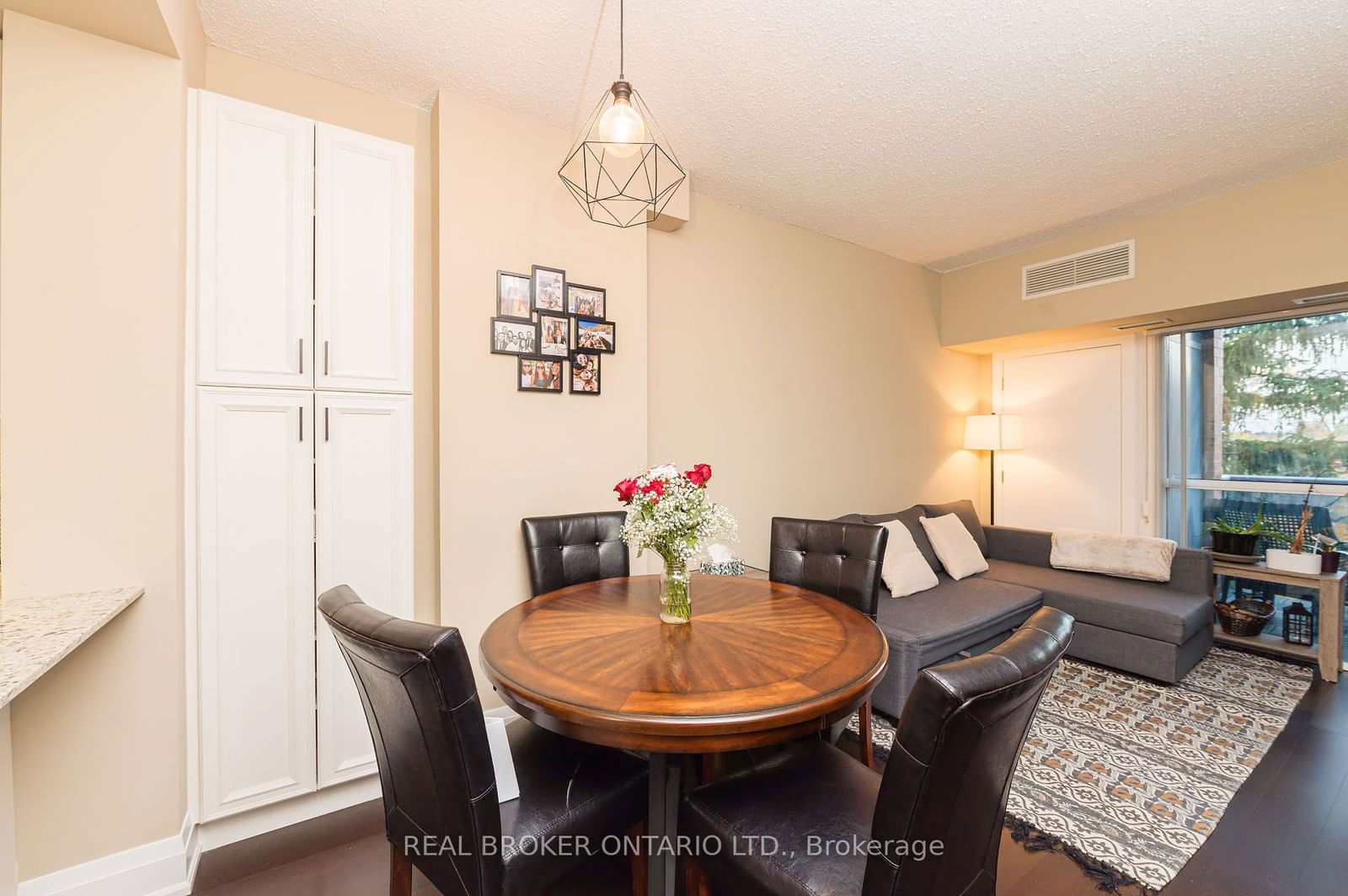 8302 Islington Ave, unit 404 for sale