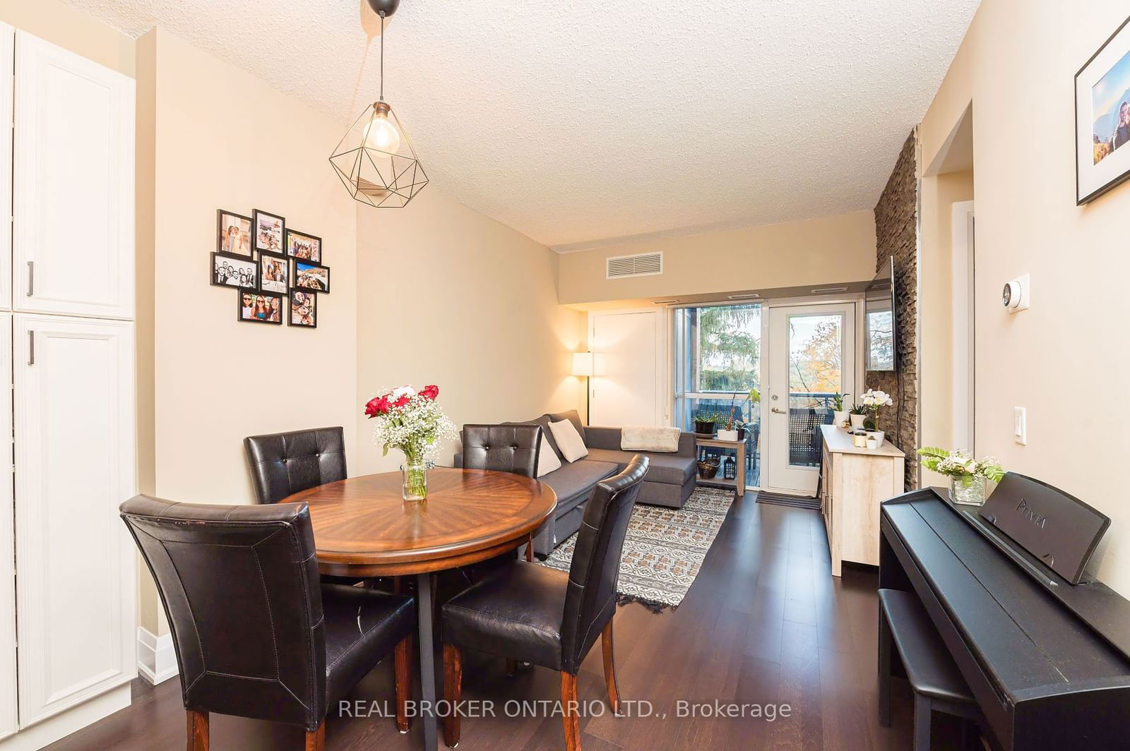 8302 Islington Ave, unit 404 for sale