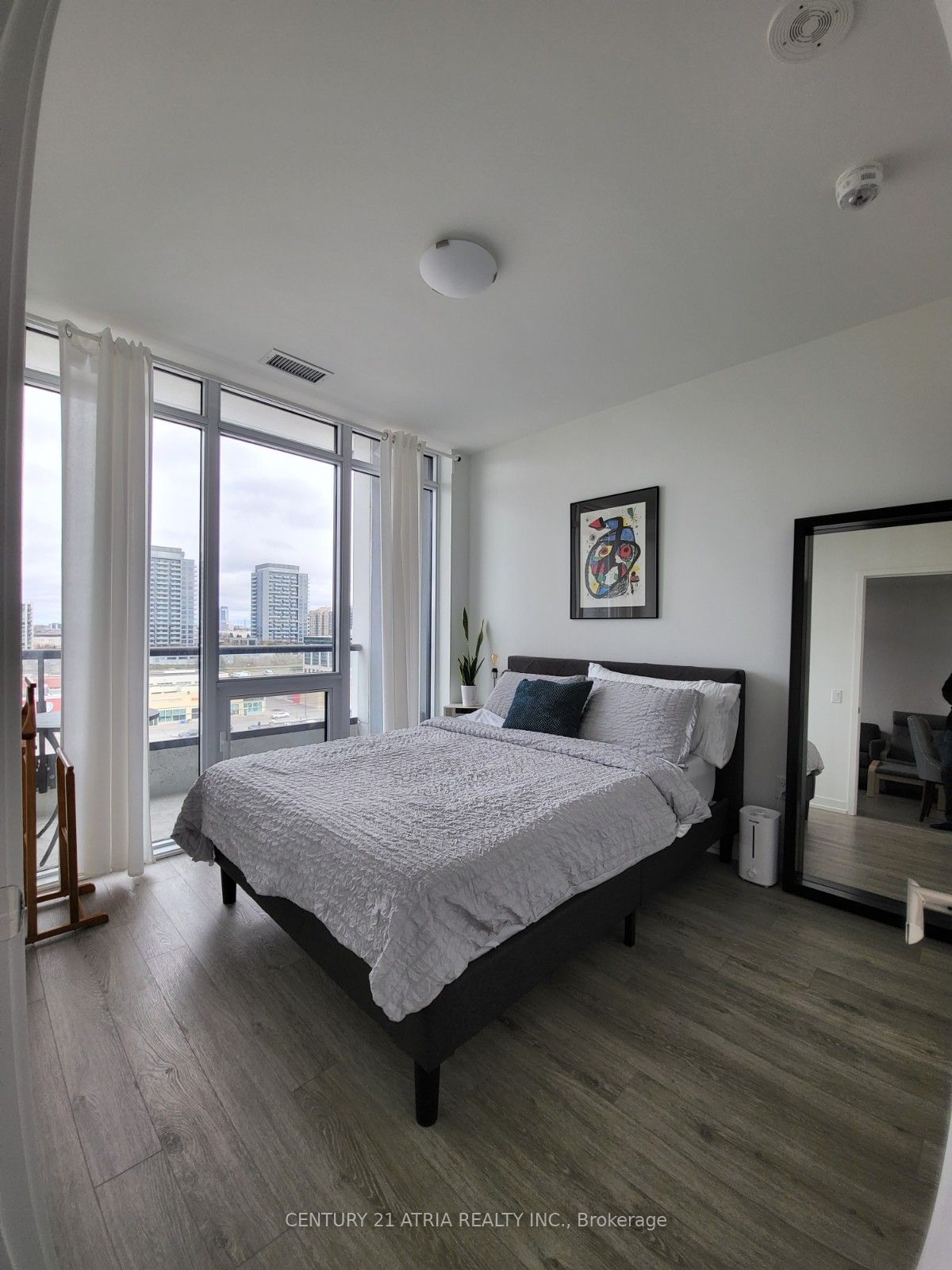 8868 Yonge St, unit 812E for rent