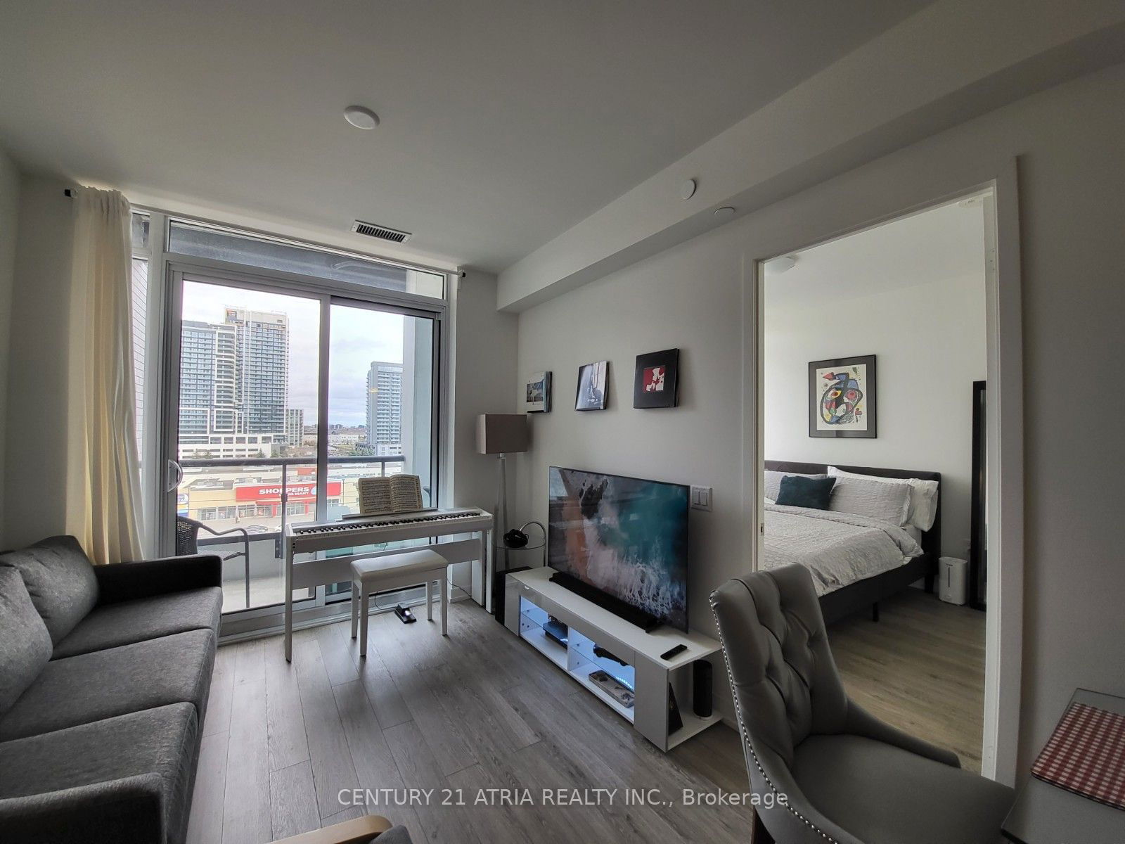 8868 Yonge St, unit 812E for rent