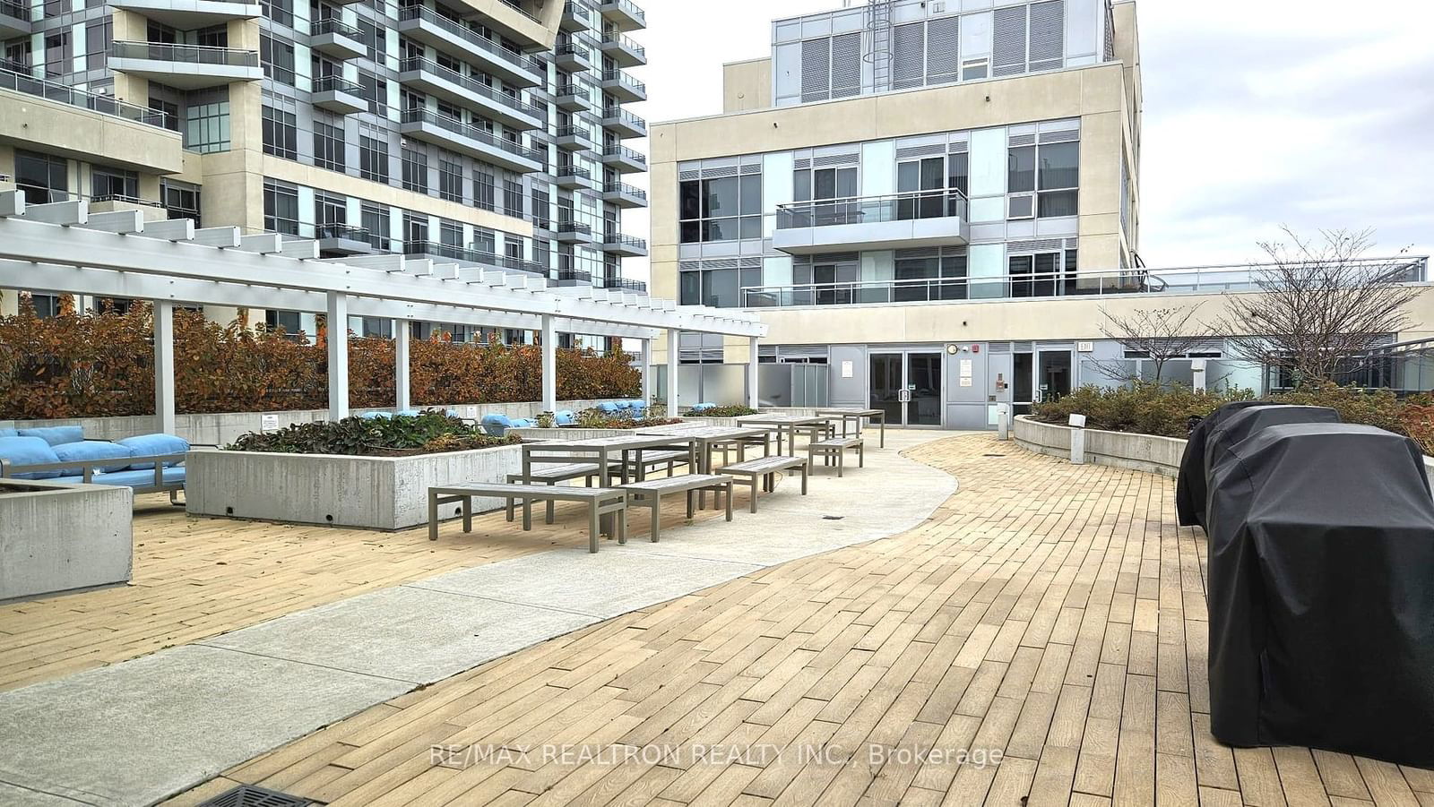 9191 Yonge St, unit 901 for sale