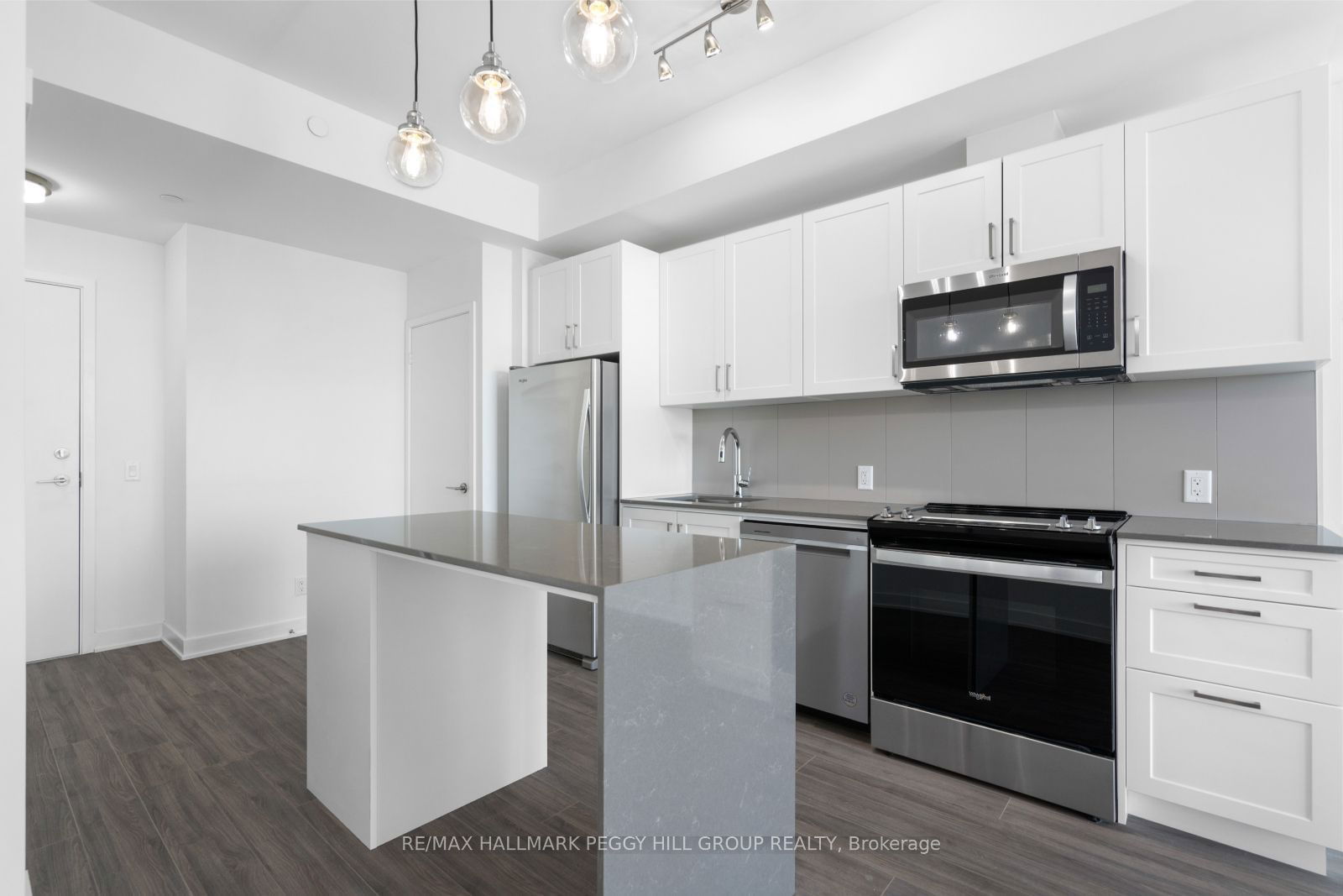 681 Yonge St, unit 502 for sale