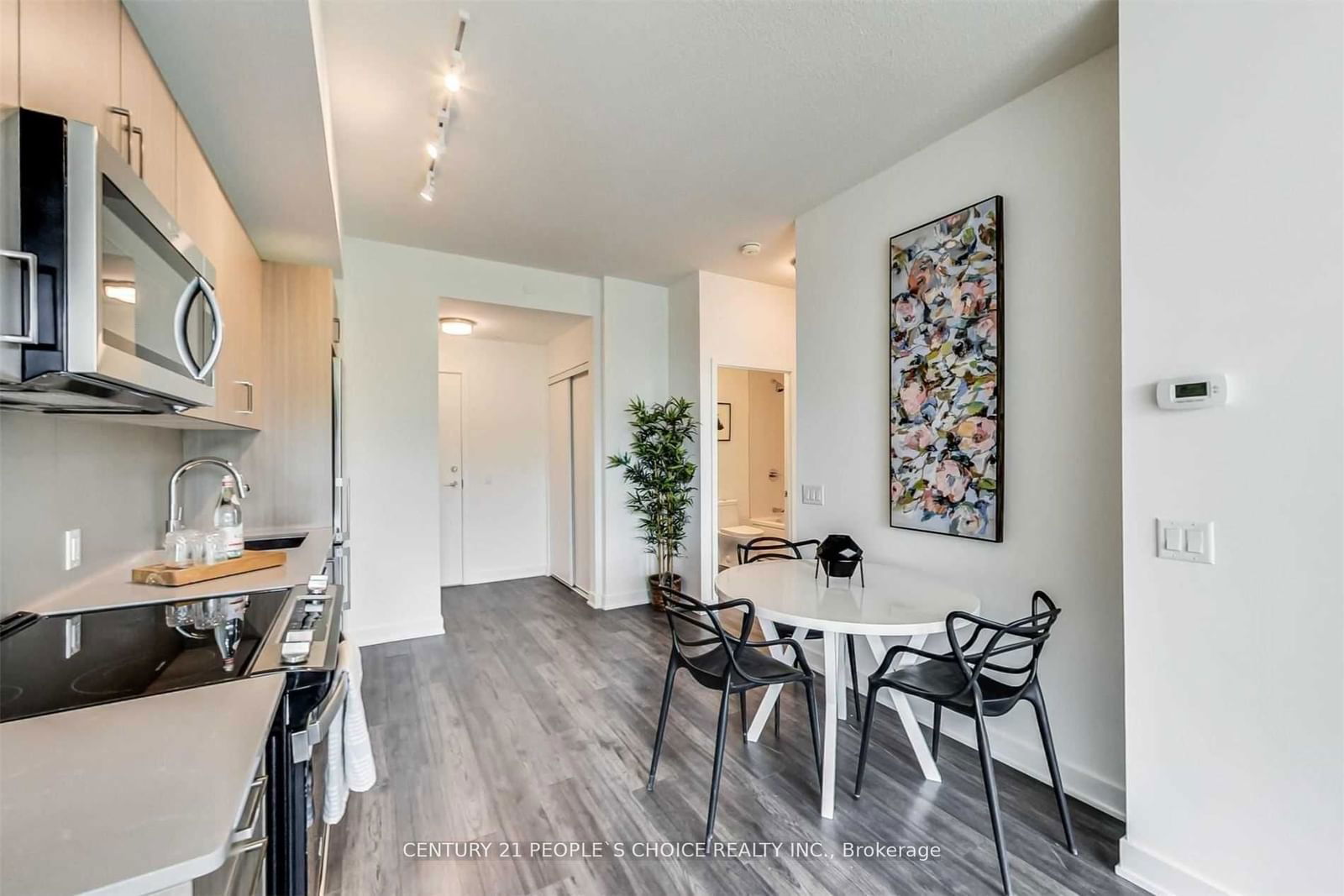 681 Yonge St, unit 528 for sale