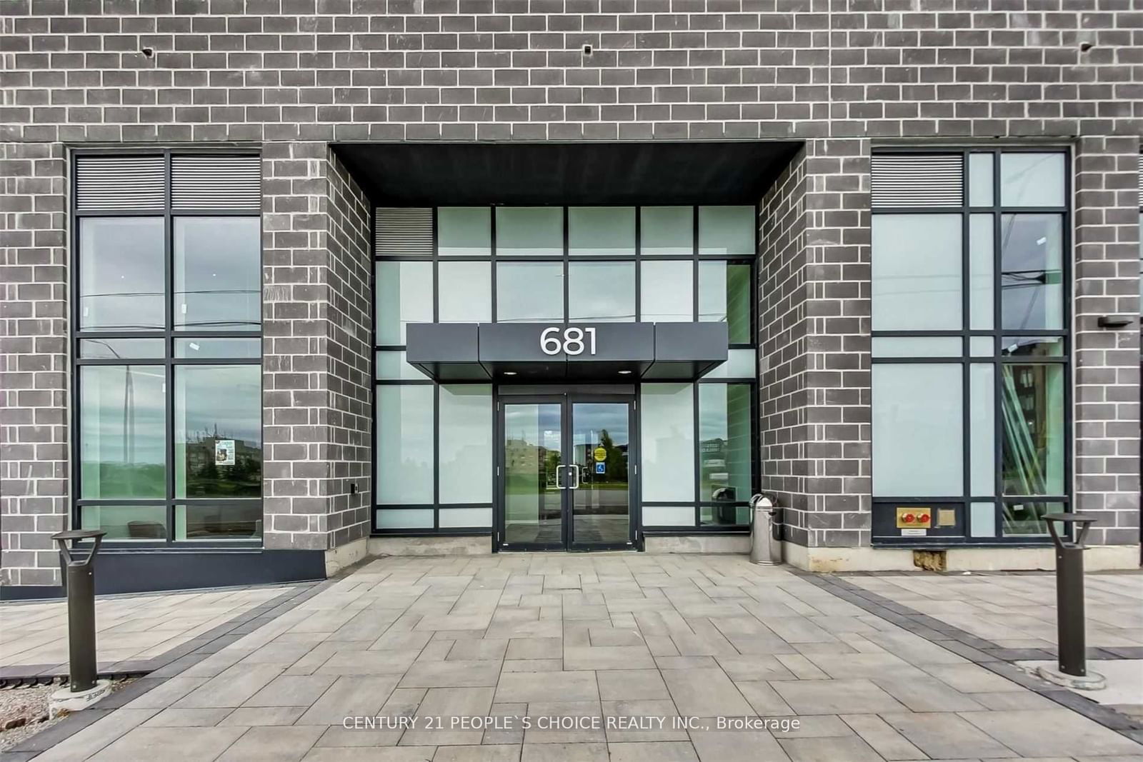 681 Yonge St, unit 528 for sale