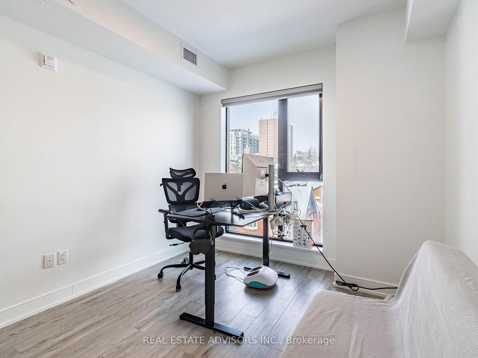 185 Dunlop St E, unit 522 for rent