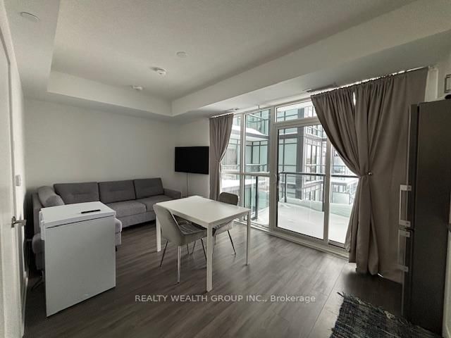 681 Yonge St, unit 301 for rent