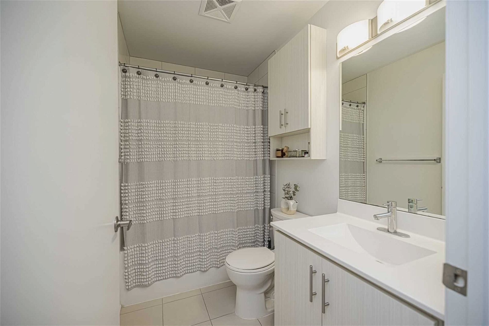 111 Worsley St, unit 412 for sale - image #6