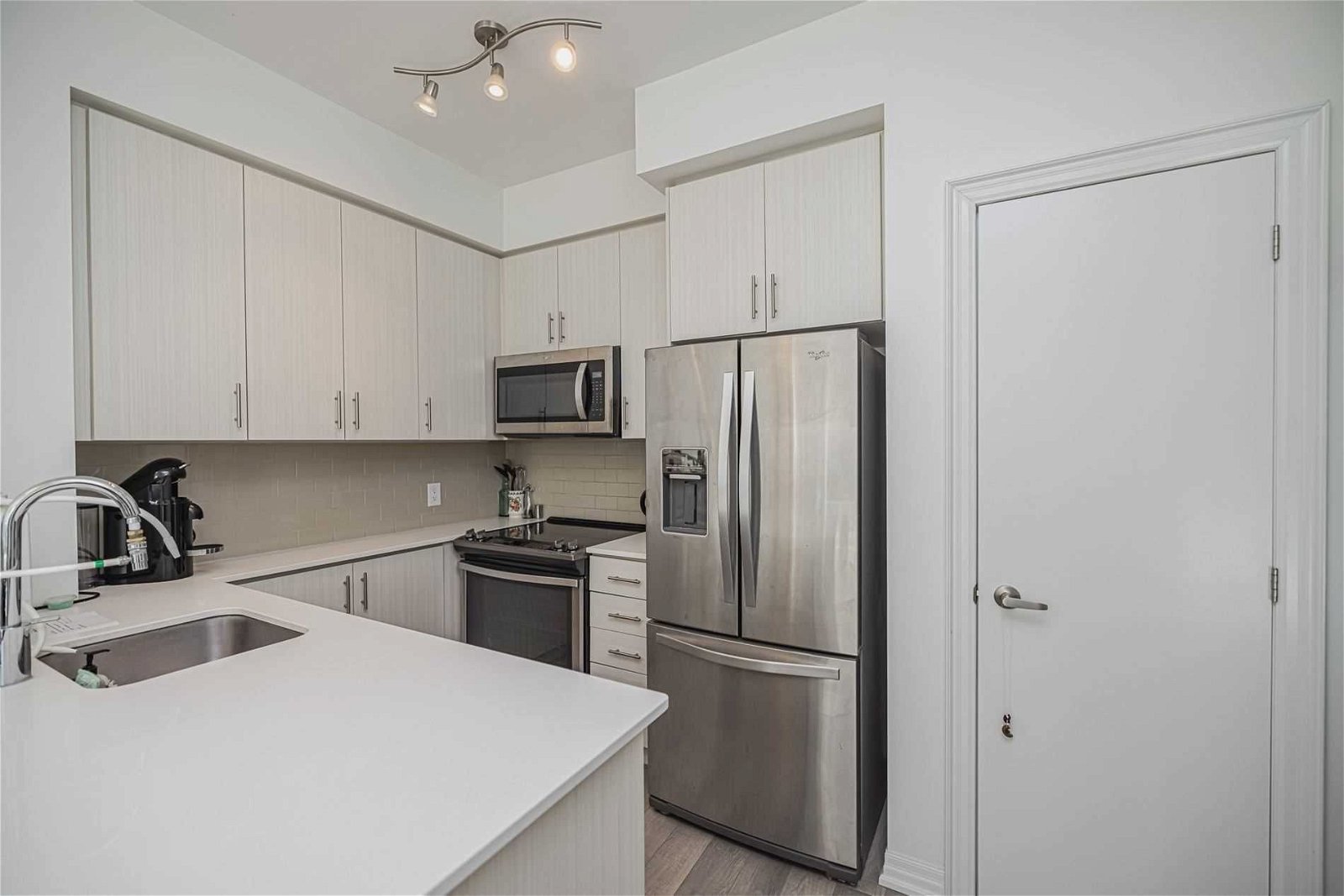 111 Worsley St, unit 412 for sale - image #8