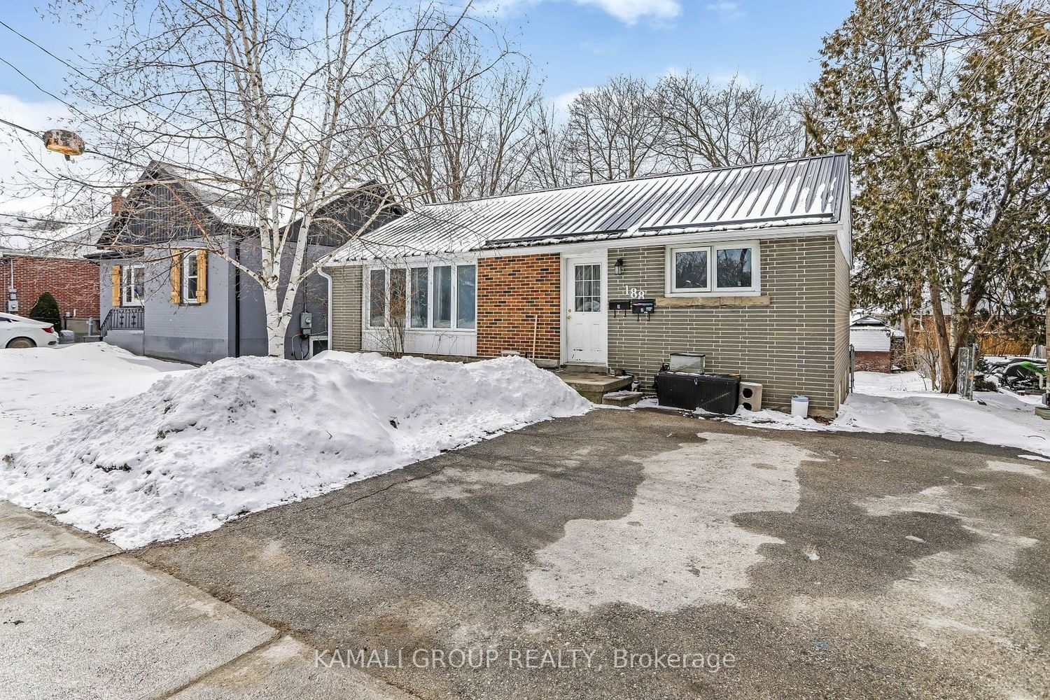 188 St Vincent St, unit basement for rent - image #1
