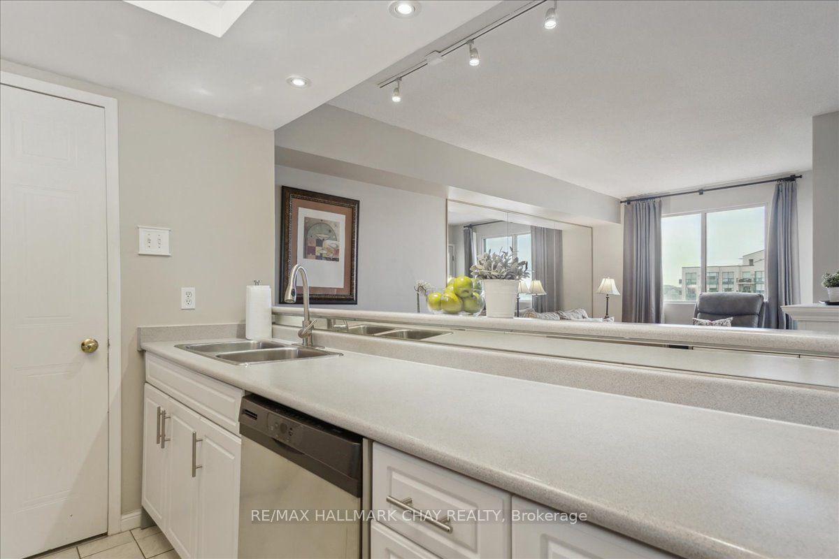 75 Ellen St, unit 1703 for sale - image #13