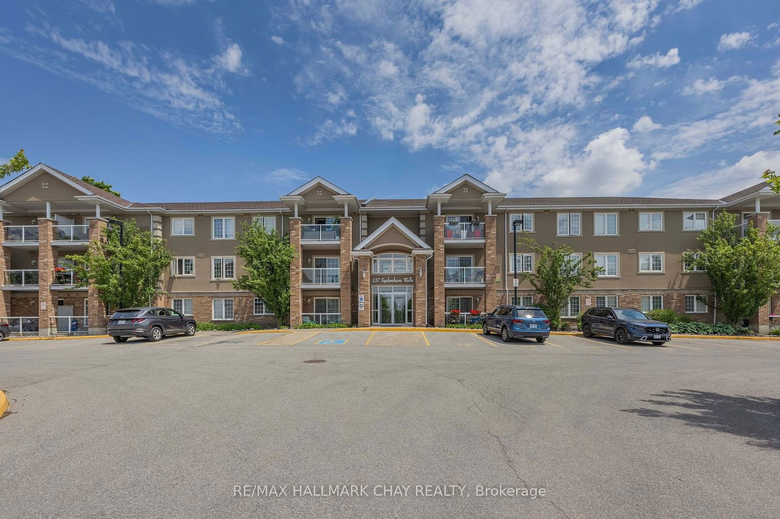 137 SYDENHAM WELLS, unit 25 for sale - image #2