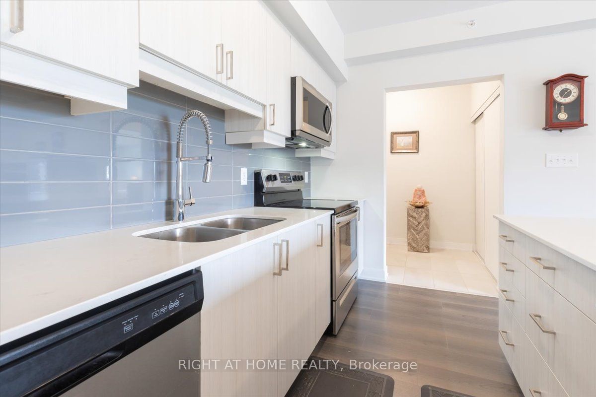 6 SPICE Way, unit 303 for sale - image #4