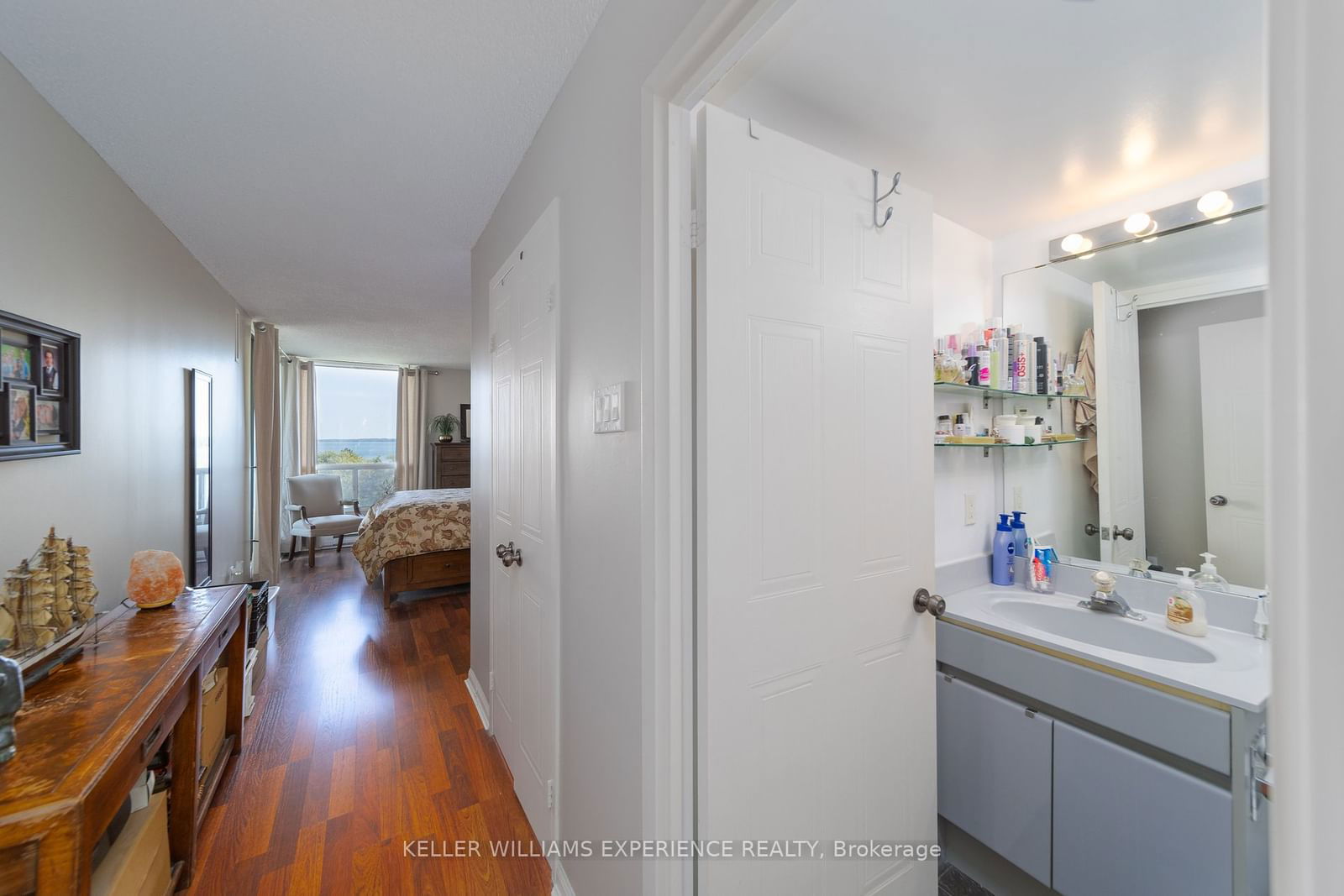 75 Ellen St, unit 709 for sale - image #16