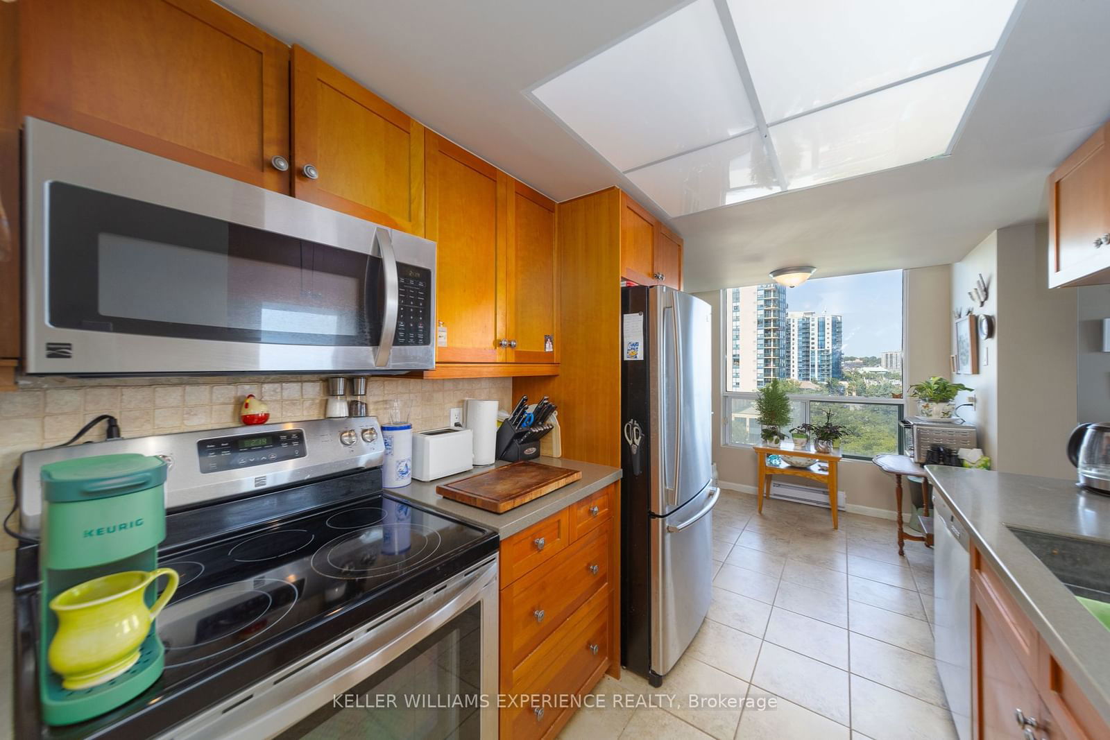 75 Ellen St, unit 709 for sale - image #4