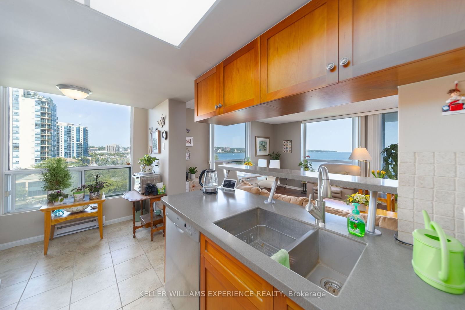 75 Ellen St, unit 709 for sale - image #5