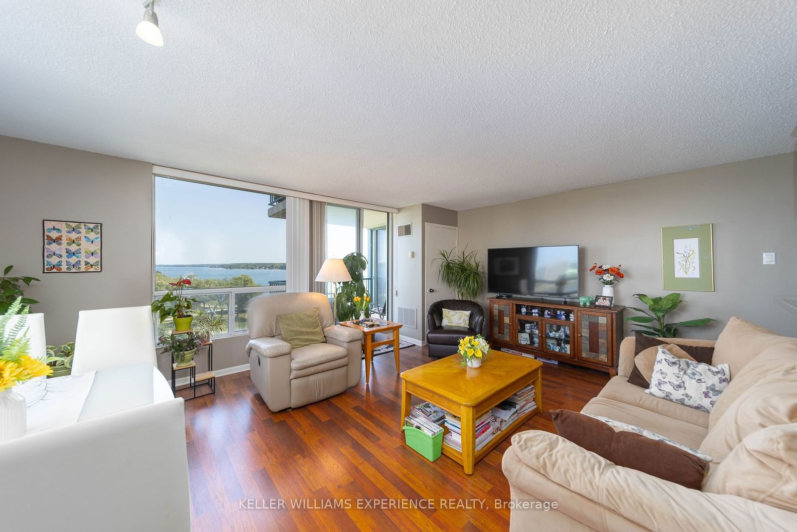 75 Ellen St, unit 709 for sale - image #8