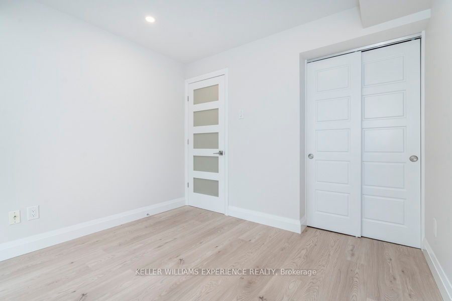 75 Ellen St, unit 608 for sale - image #32