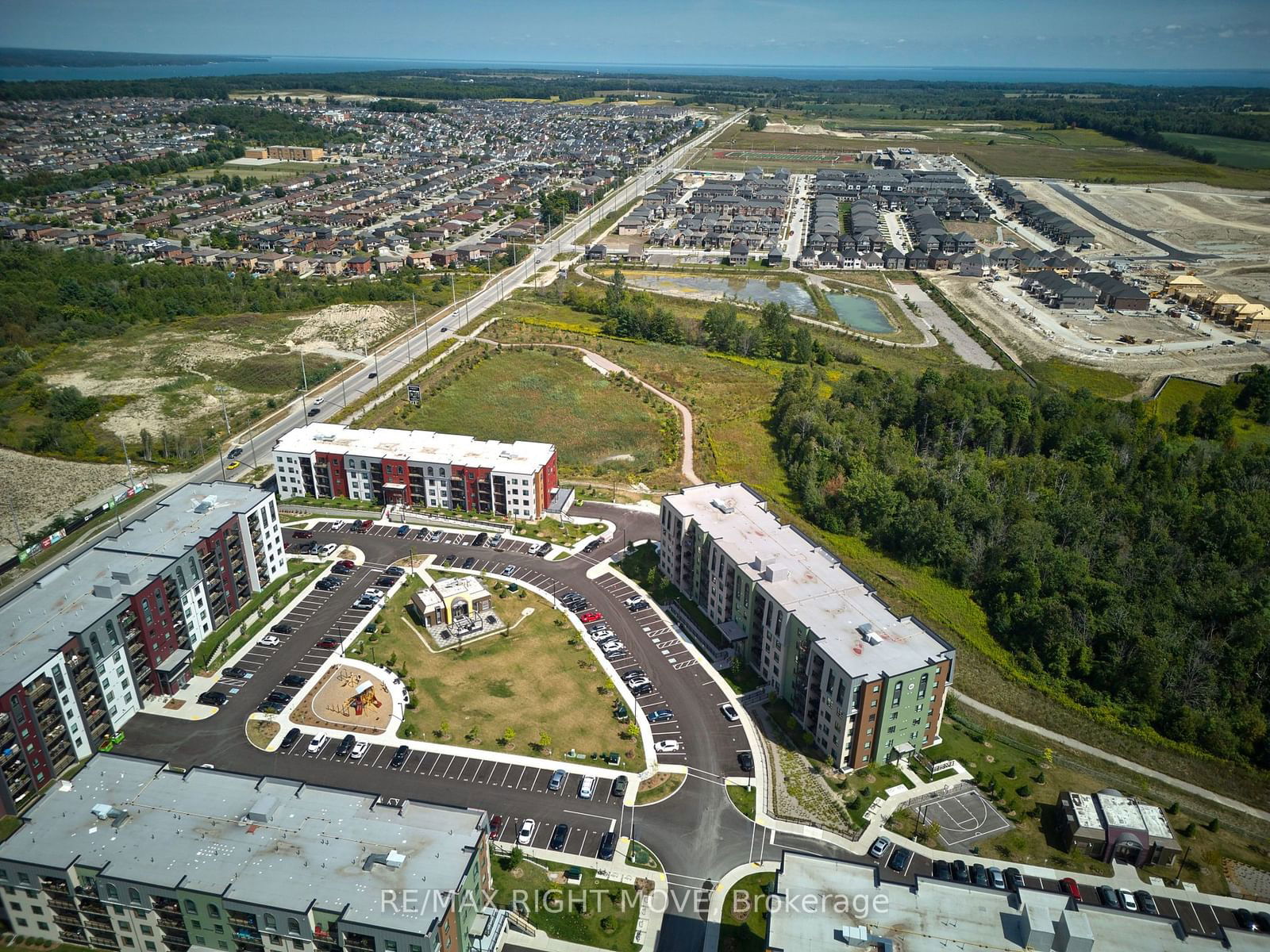 Bistro 6 Condos Fennel Two, Barrie, Toronto