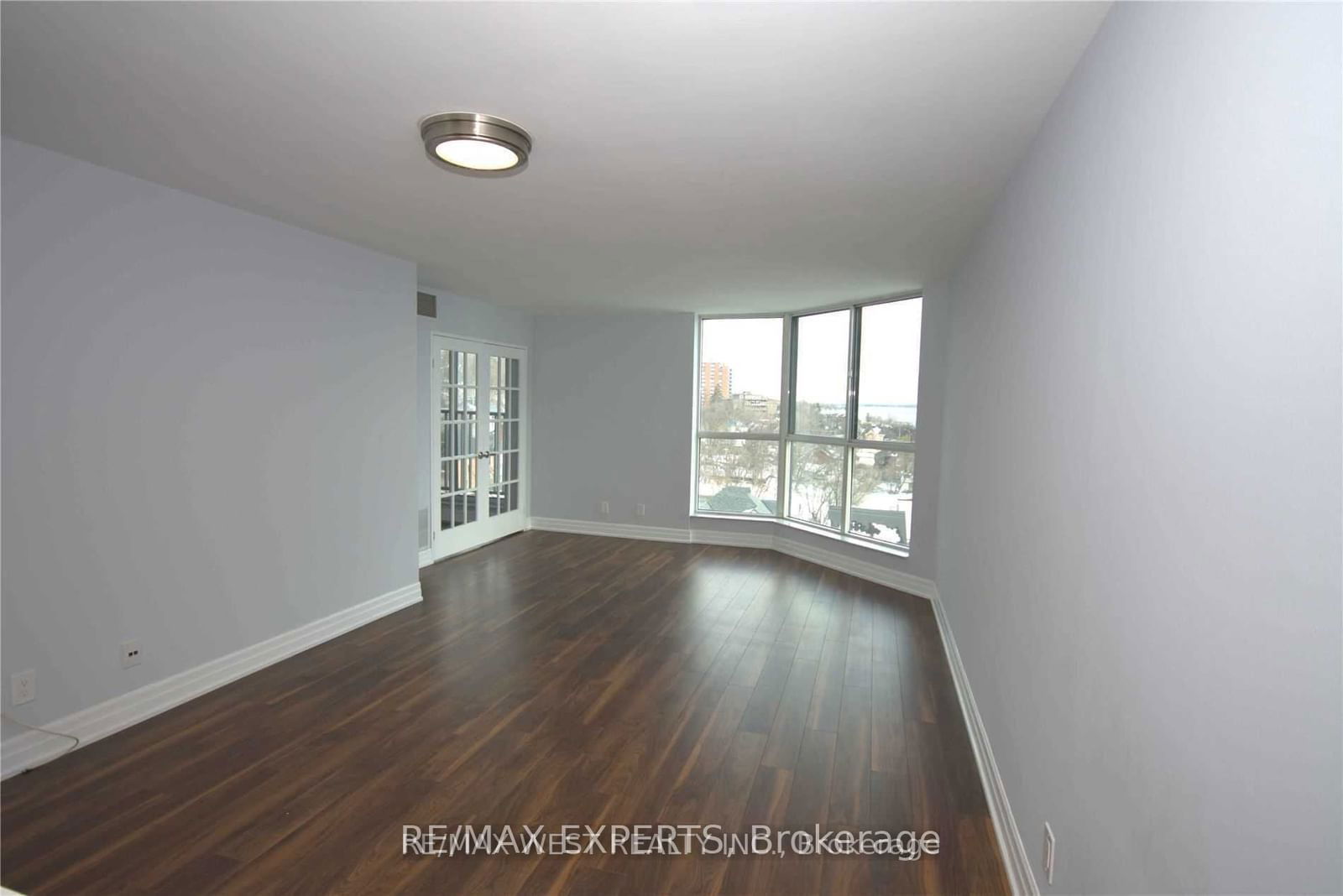 150 Dunlop St E, unit 810 for rent