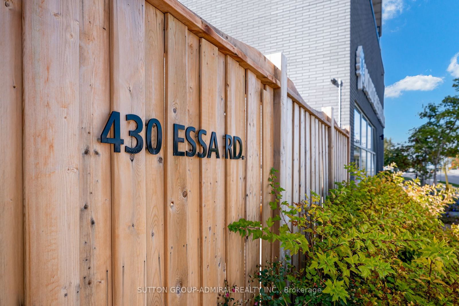 430 Essa Condos, Barrie, Toronto