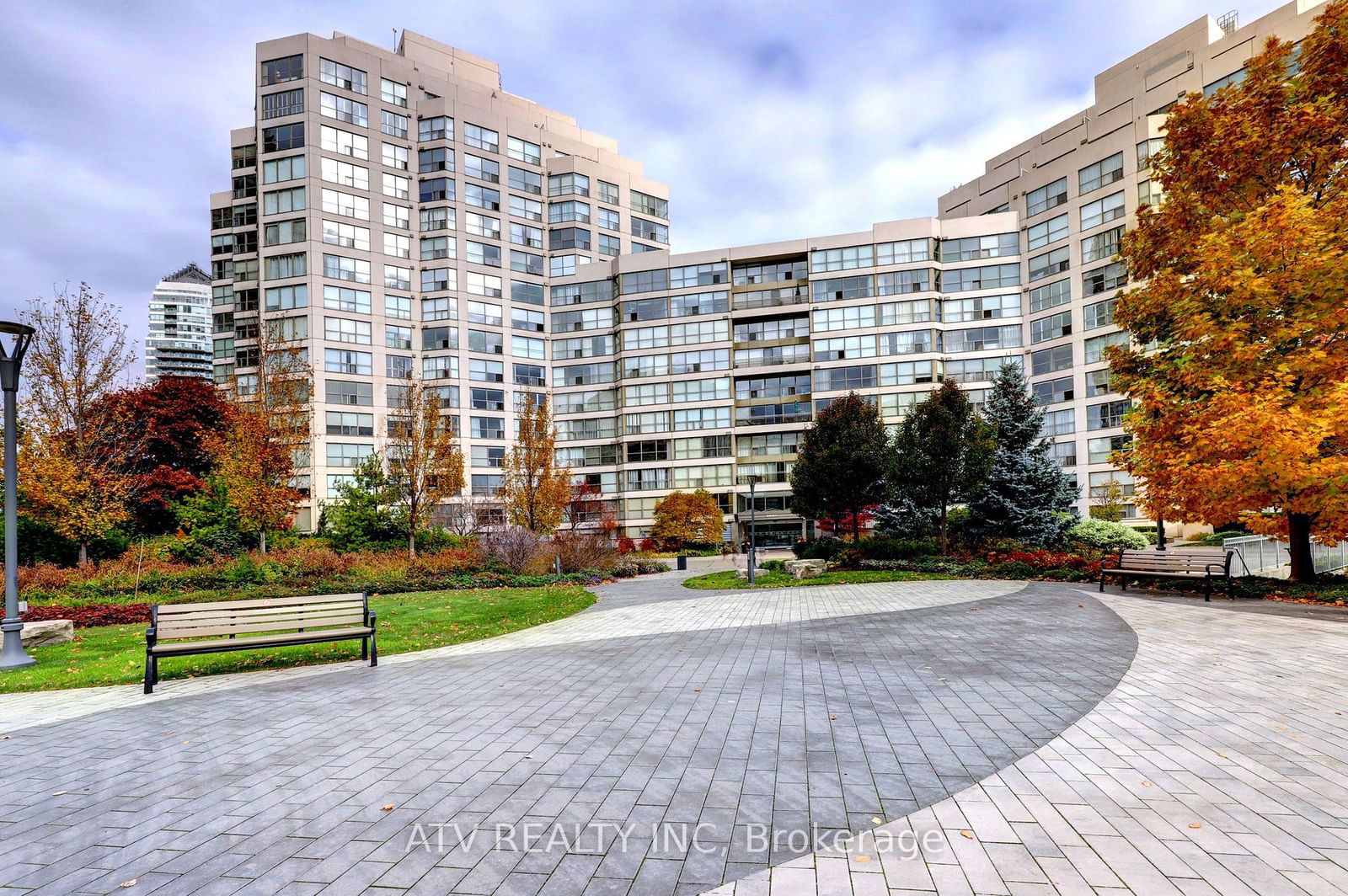 2261 Lake Shore Blvd W, unit 606 for rent