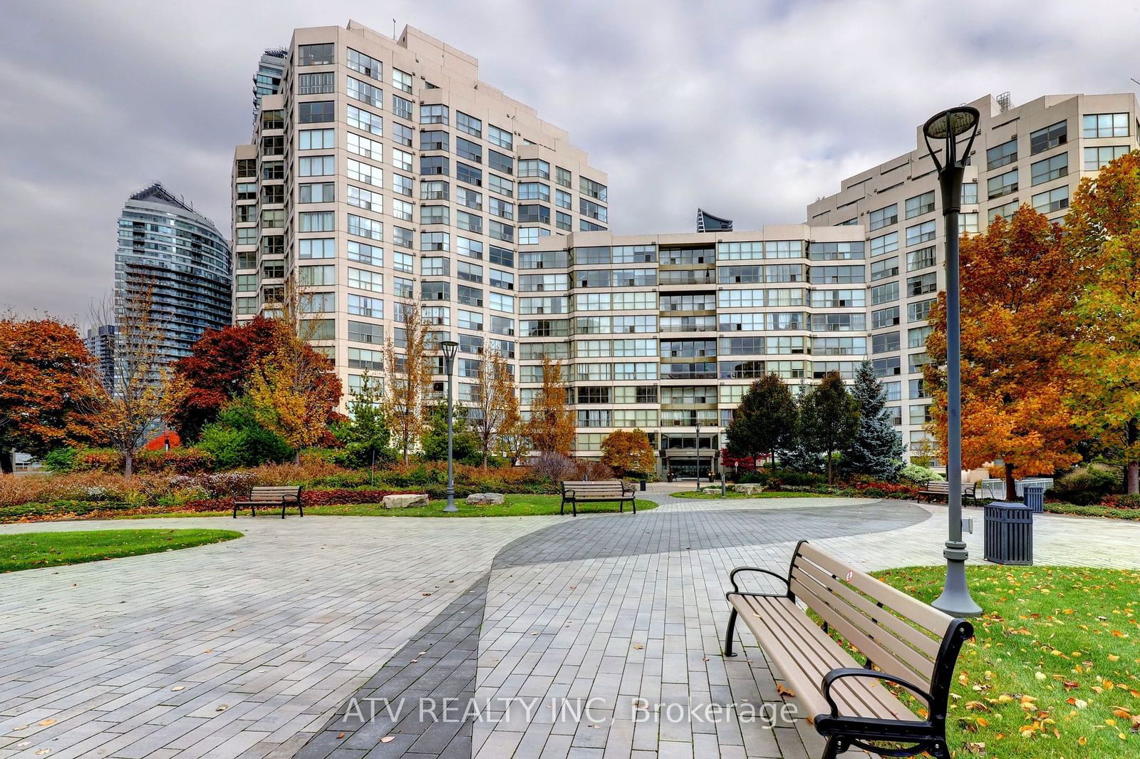 2261 Lake Shore Blvd W, unit 606 for rent