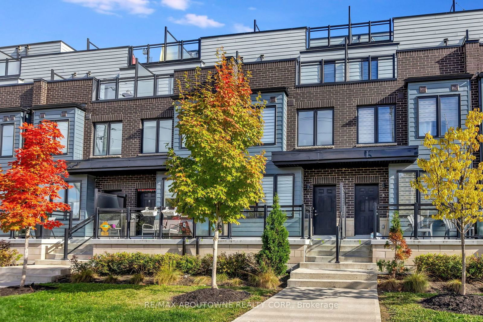 Southdown Townhomes, Mississauga, Toronto