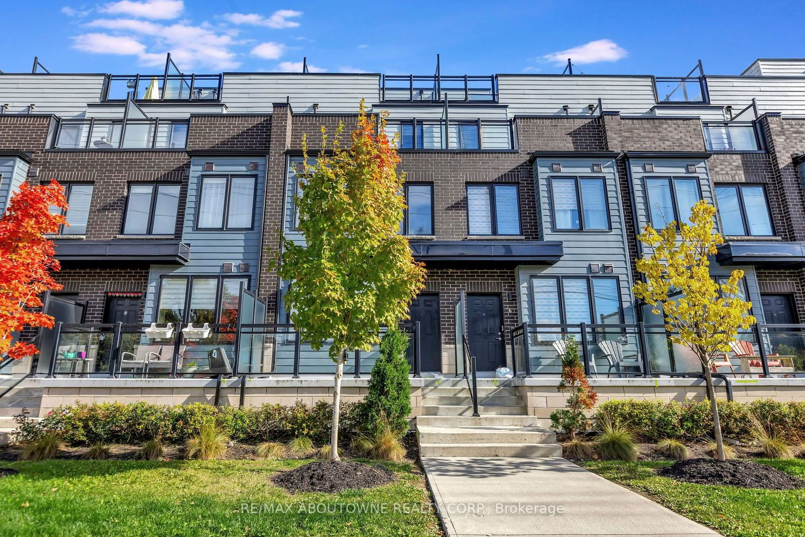 Southdown Townhomes, Mississauga, Toronto