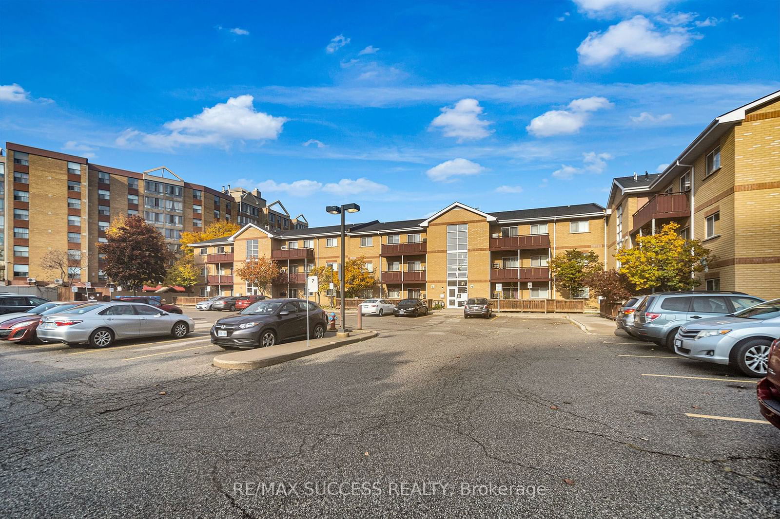 211 Forum Dr, unit 205B for sale