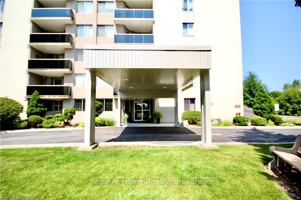 81 MILLSIDE Dr, unit 901 for sale