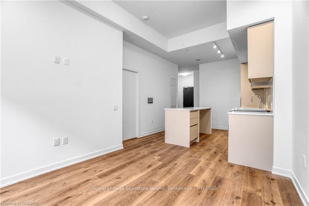 395 DUNDAS St W, unit 222 for rent