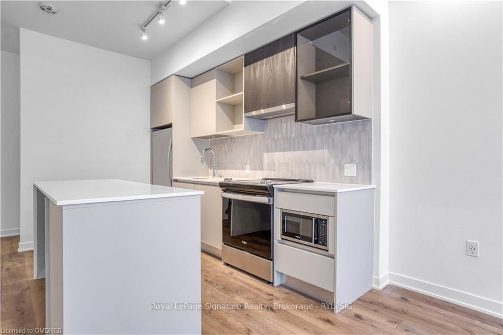 395 DUNDAS St W, unit 222 for rent