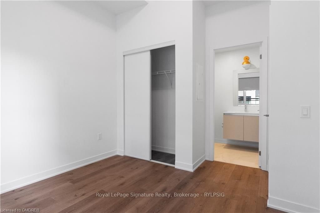 395 DUNDAS St W, unit 222 for rent