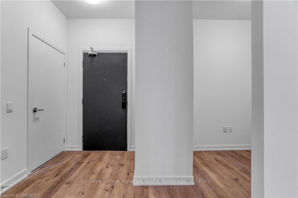 395 DUNDAS St W, unit 222 for rent