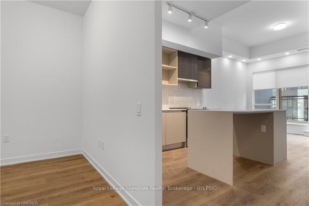 395 DUNDAS St W, unit 222 for rent