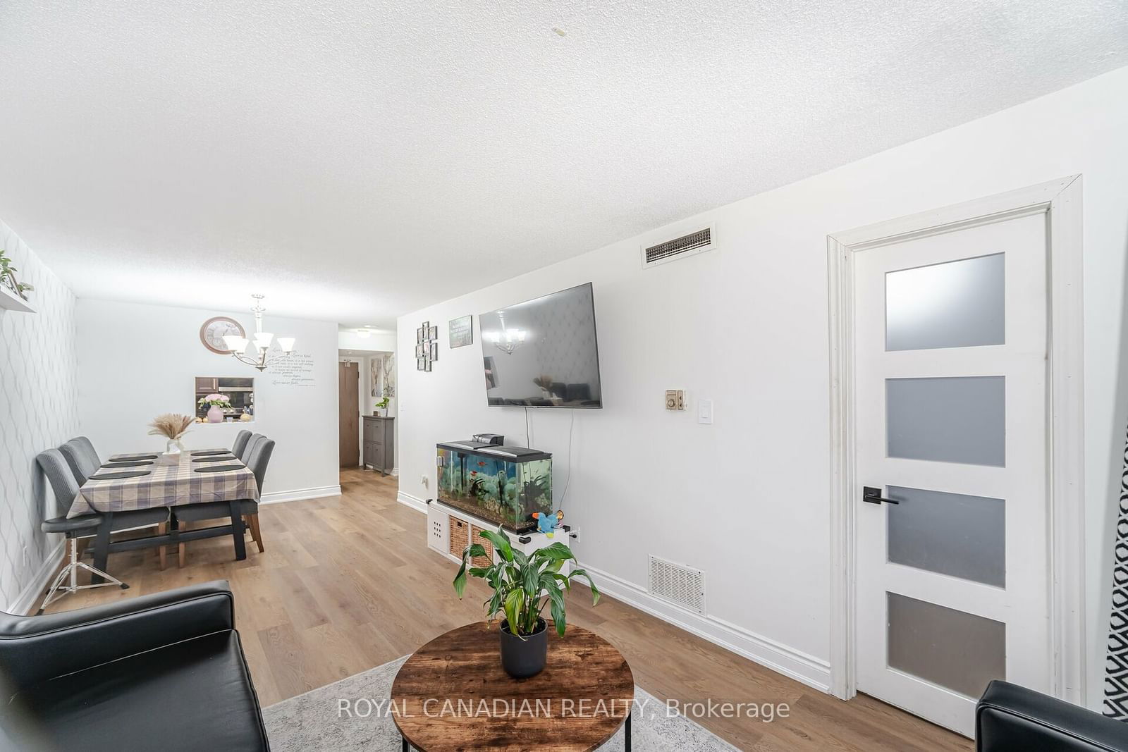 25 Agnes St, unit 1102 for sale