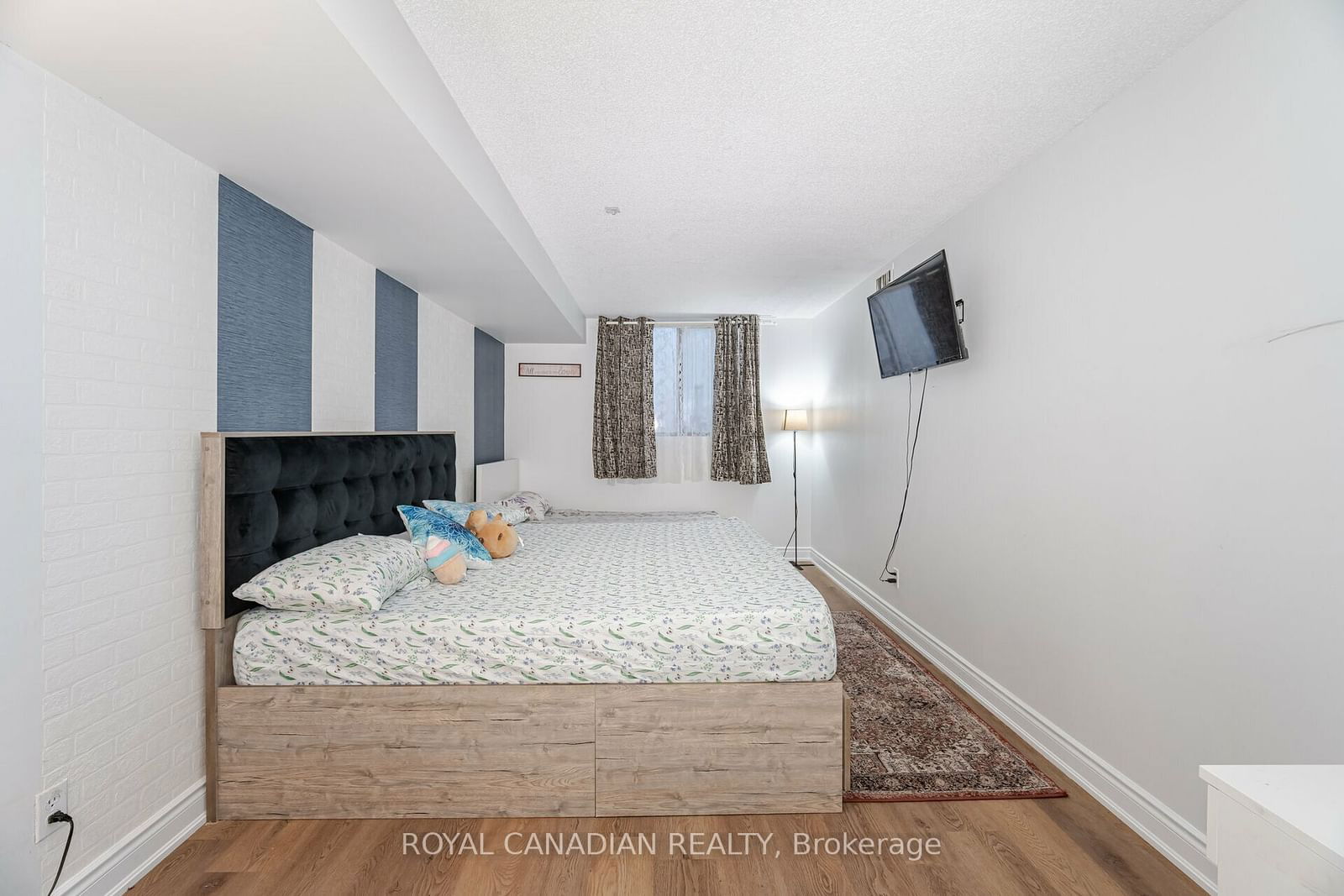 25 Agnes St, unit 1102 for sale