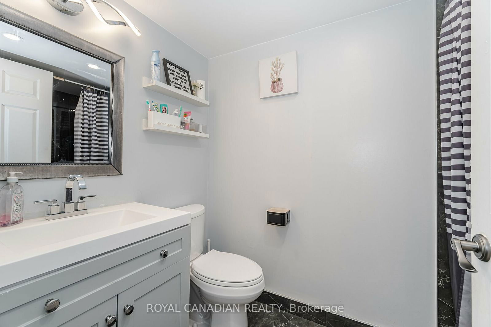 25 Agnes St, unit 1102 for sale