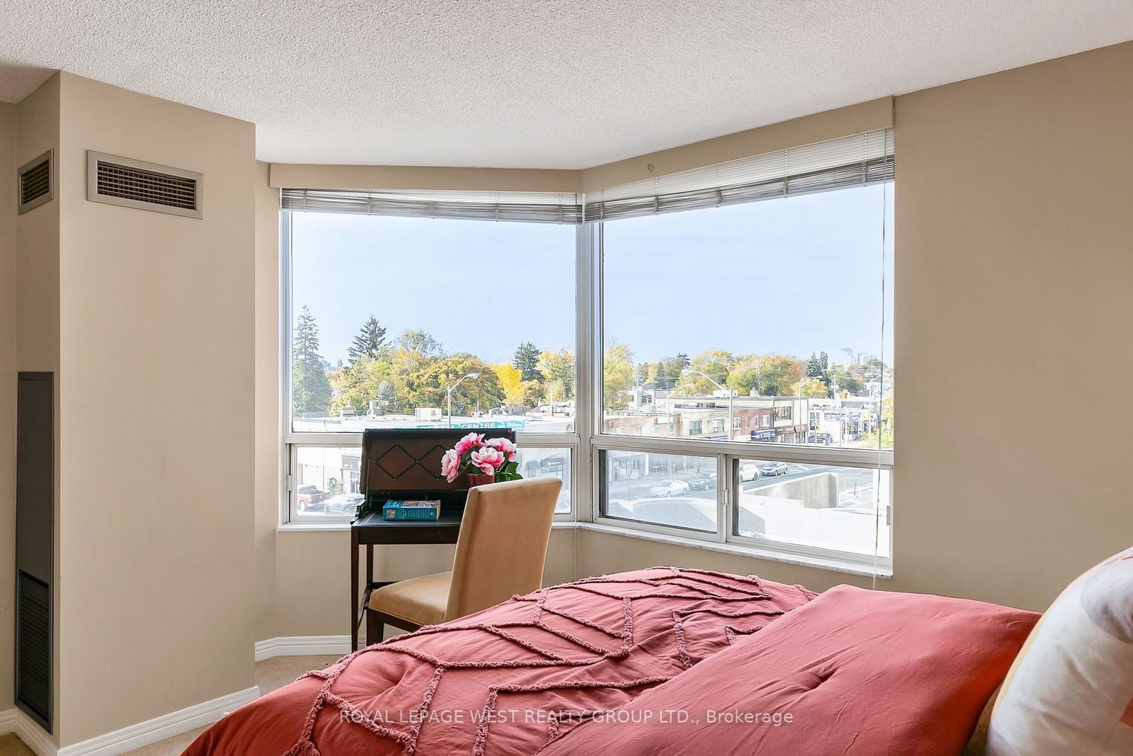 1 Aberfoyle Crescent St S, unit 402 for sale