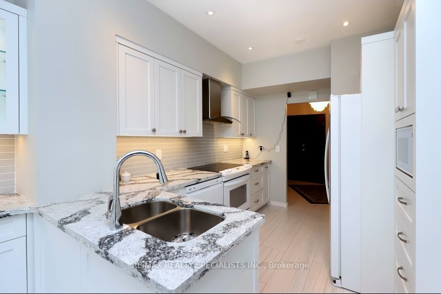 1700 The Collegeway Way, unit 109 for sale