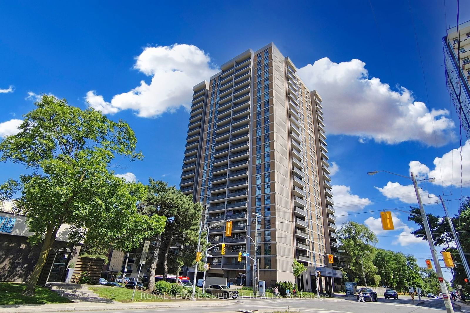 135 Marlee Ave, unit 401 for sale